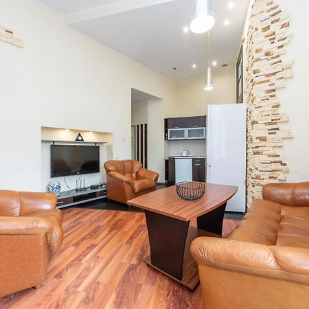 Comfortable Apartment On Mikhaylovskiy Lane キエフ エクステリア 写真