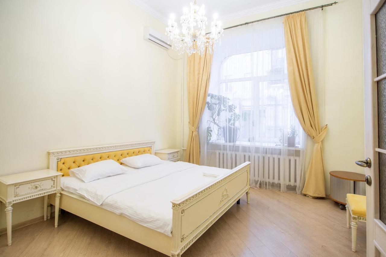 Comfortable Apartment On Mikhaylovskiy Lane キエフ エクステリア 写真
