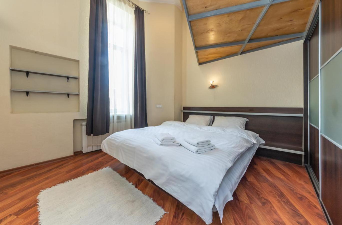 Comfortable Apartment On Mikhaylovskiy Lane キエフ エクステリア 写真