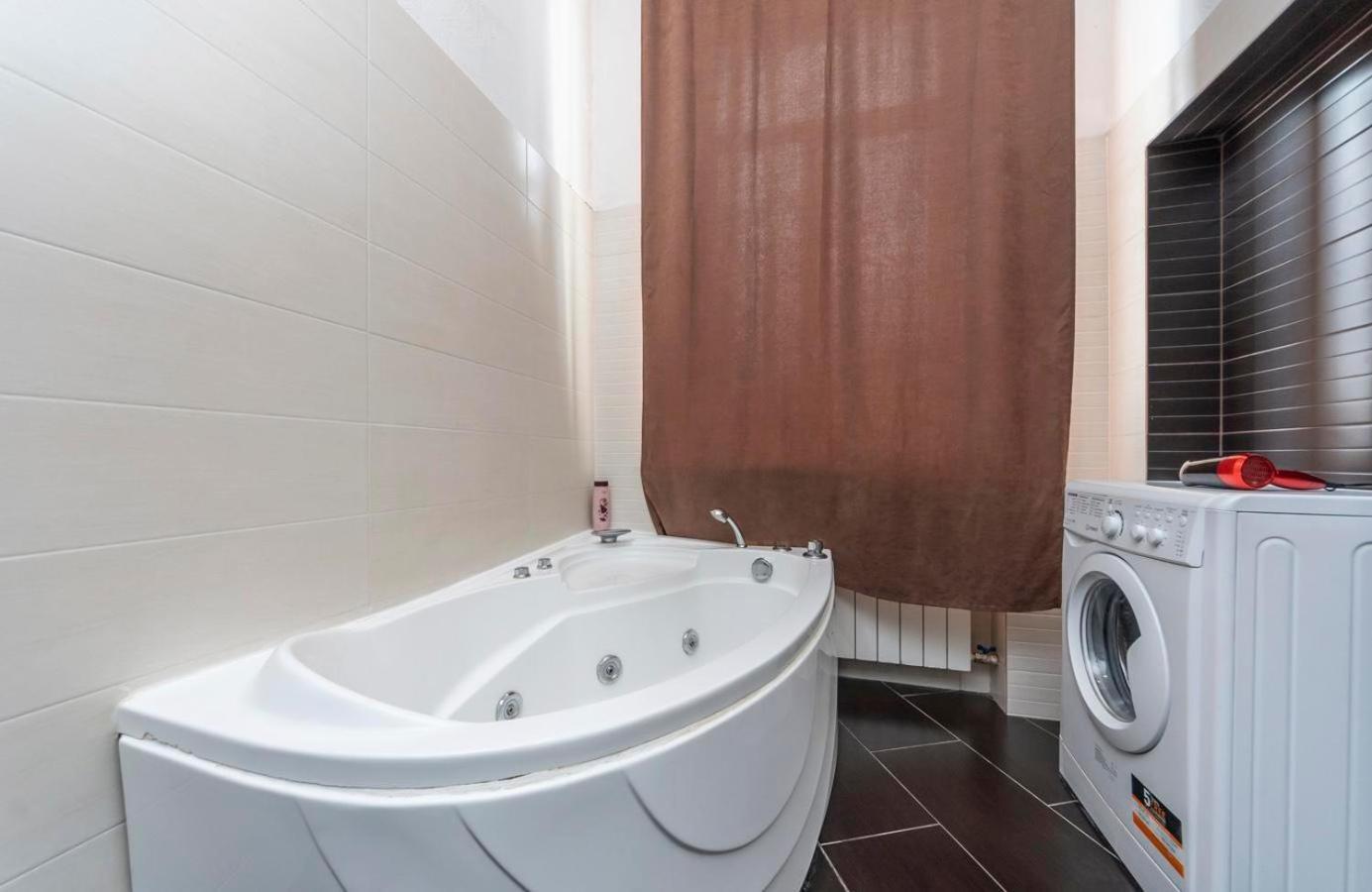 Comfortable Apartment On Mikhaylovskiy Lane キエフ エクステリア 写真