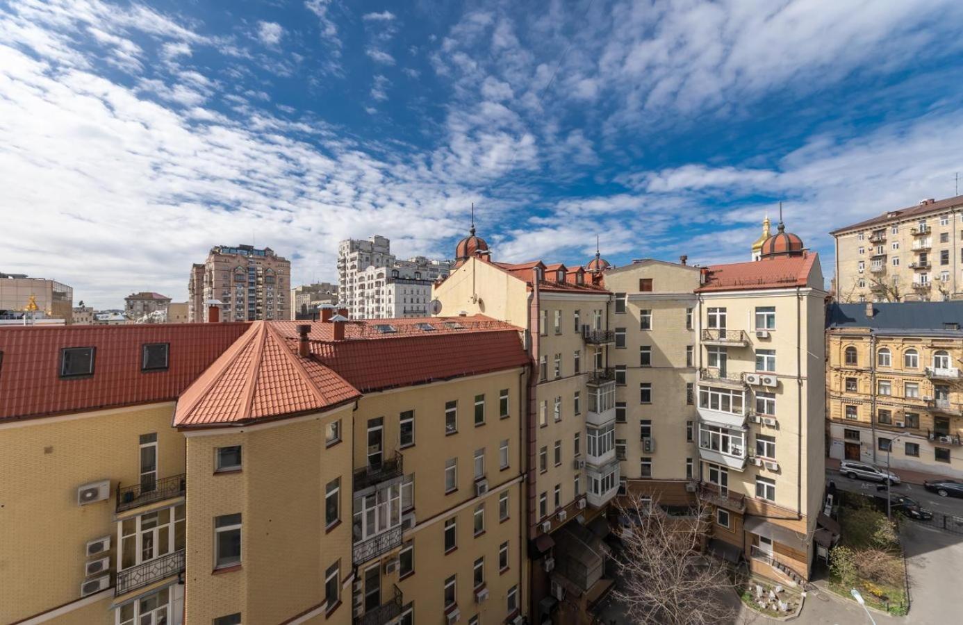 Comfortable Apartment On Mikhaylovskiy Lane キエフ エクステリア 写真