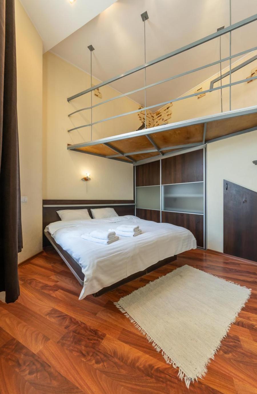 Comfortable Apartment On Mikhaylovskiy Lane キエフ エクステリア 写真