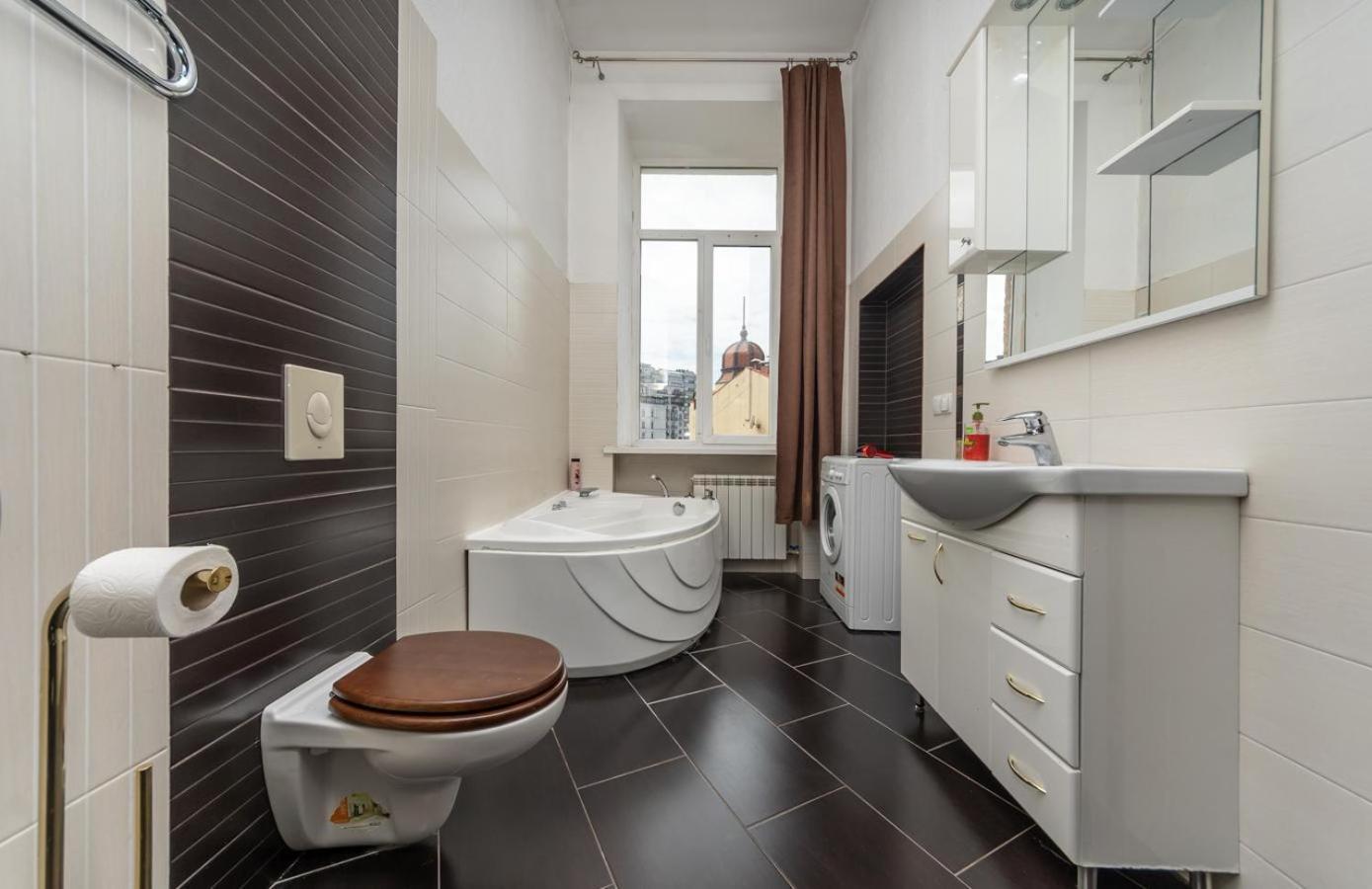 Comfortable Apartment On Mikhaylovskiy Lane キエフ エクステリア 写真